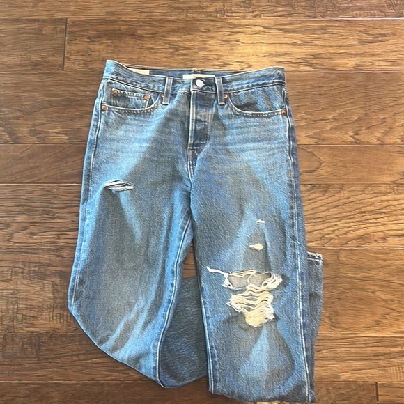 Levi’s Wedgie - Picture 4 of 4